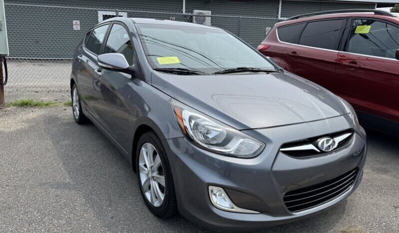 2013 Hyundai ACCENT SE full